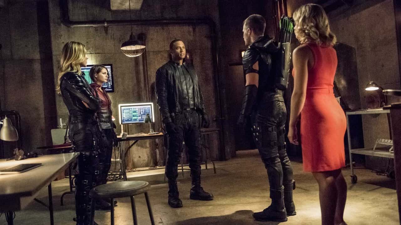 Arrow 4. Sezon 1. Bölüm kapak