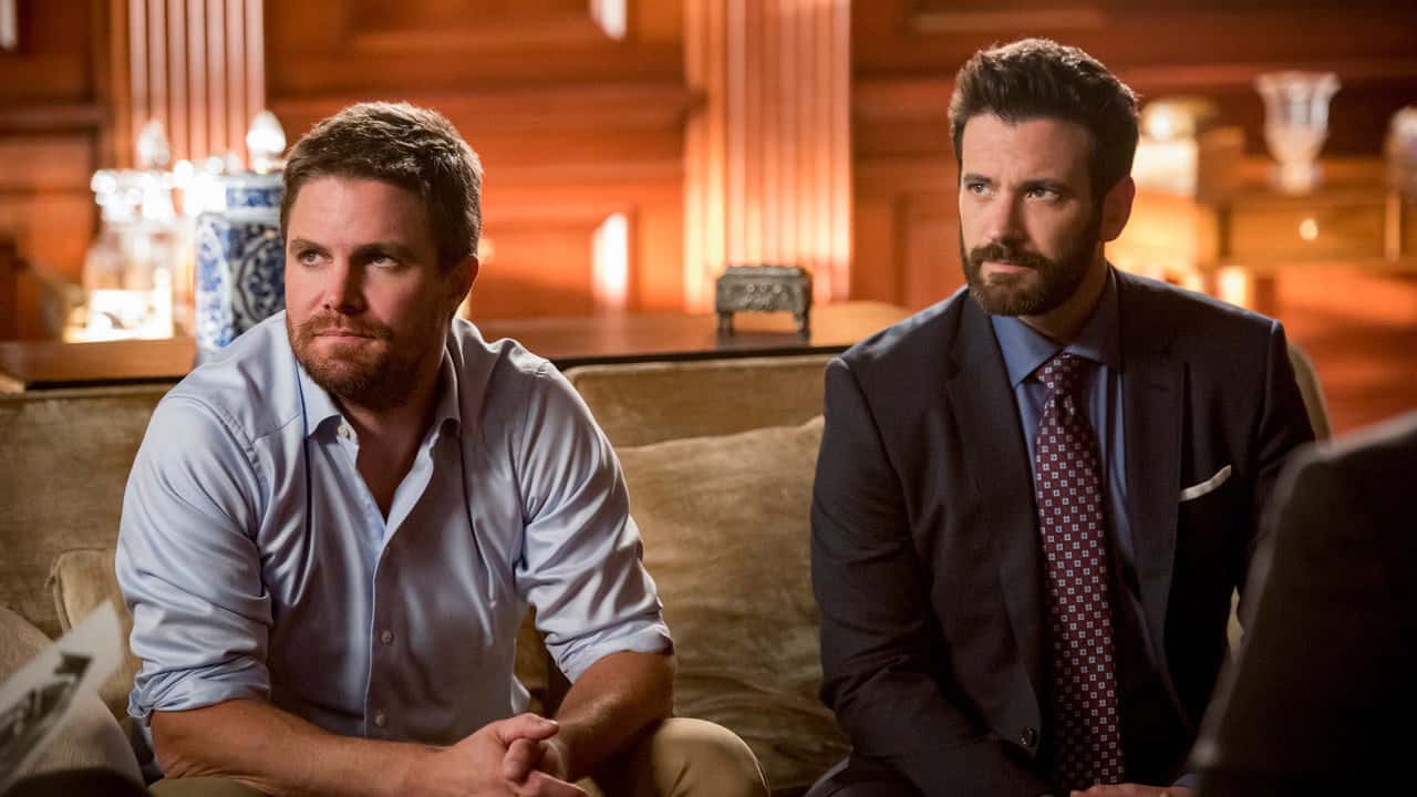 Arrow 8. Sezon 1. Bölüm kapak