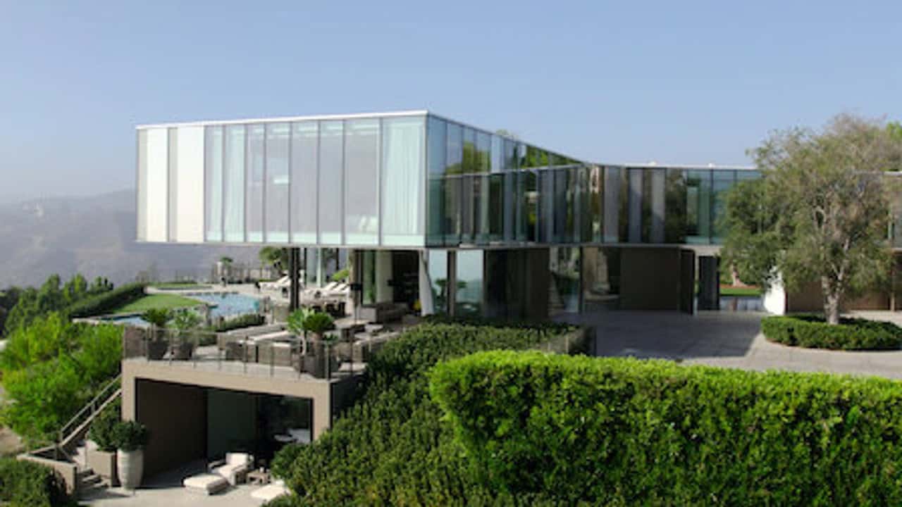 Buying Beverly Hills 1. Sezon 1. Bölüm kapak