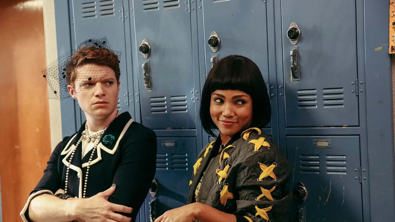 Heathers 1. Sezon 1. Bölüm kapak