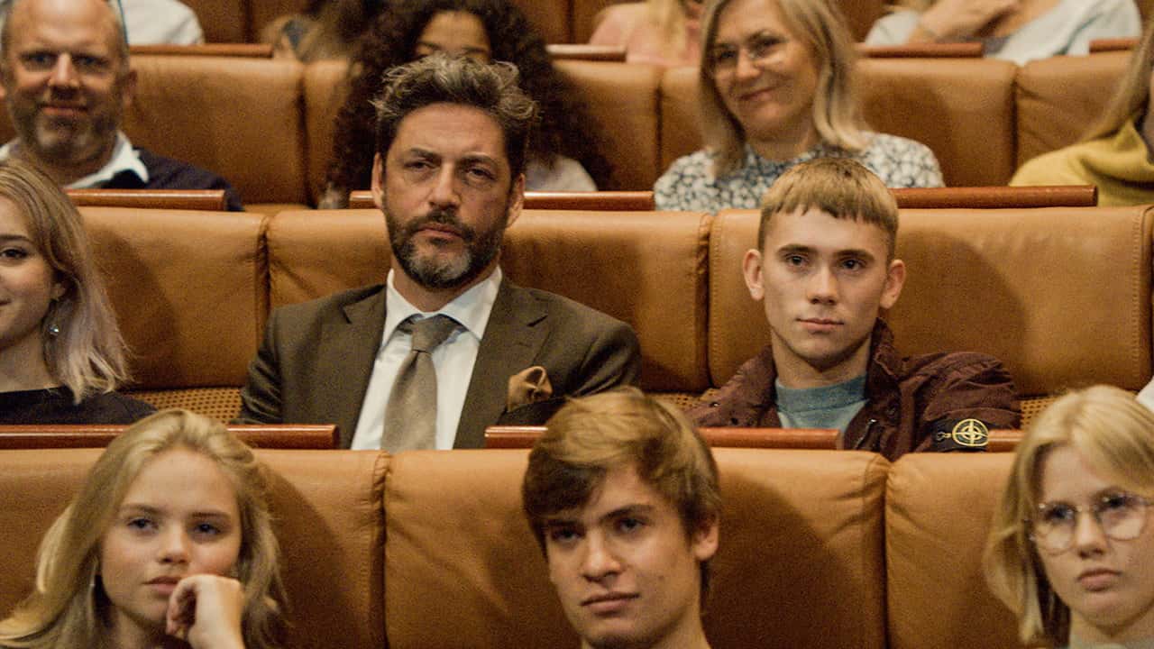 Bataklık 1. Sezon 3. Bölüm kapak