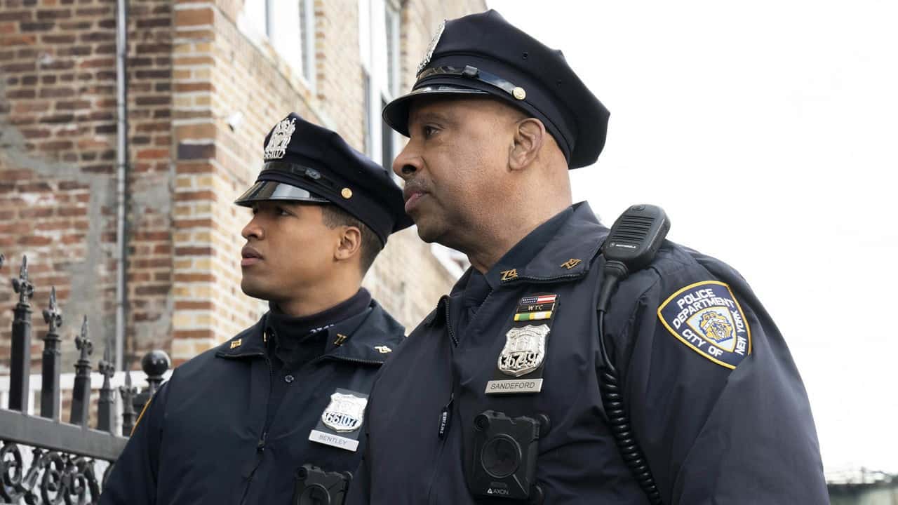 East New York 1. Sezon 16. Bölüm kapak