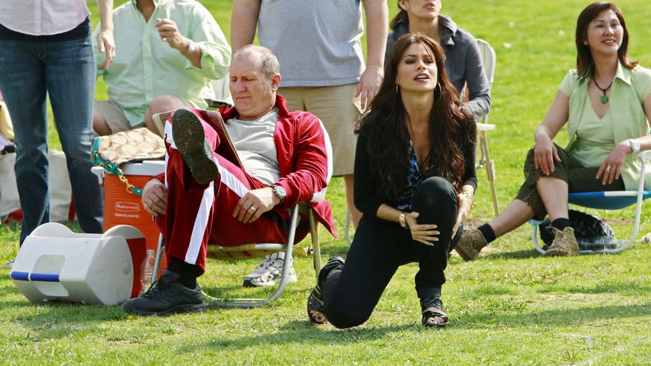 Modern Family 1. Sezon 1. Bölüm kapak