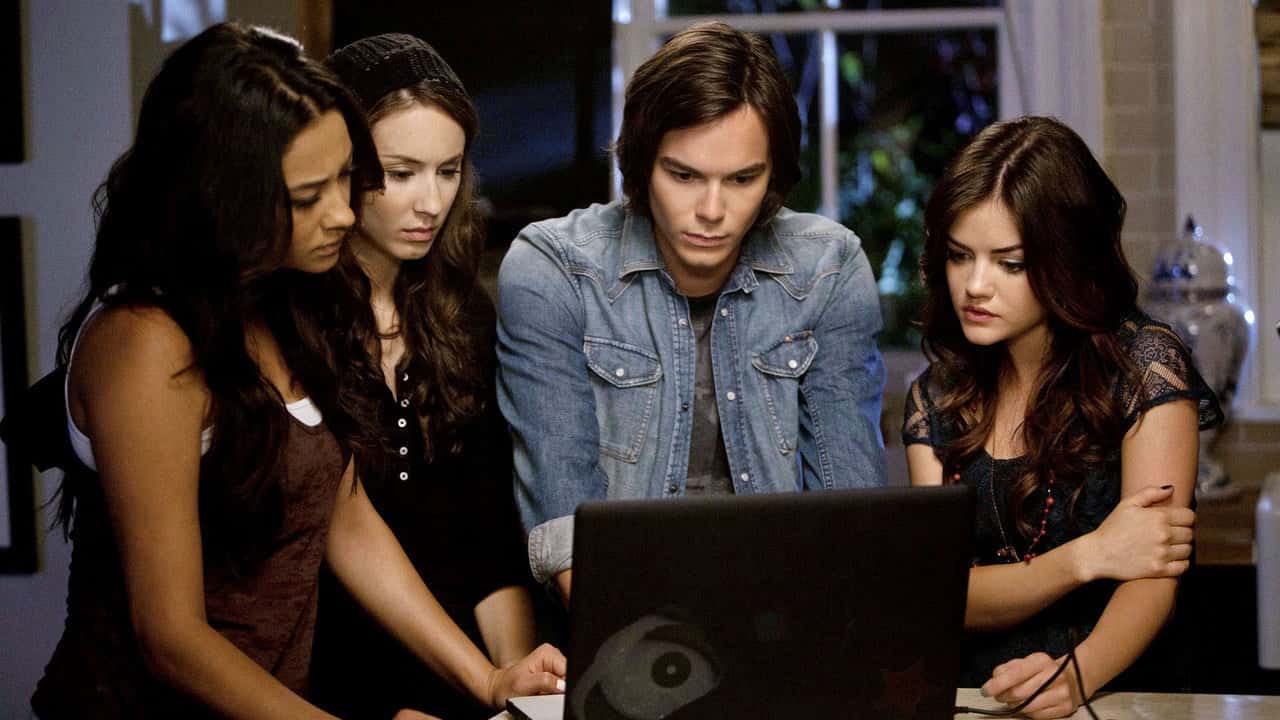 Pretty Little Liars 2. Sezon 15. Bölüm kapak