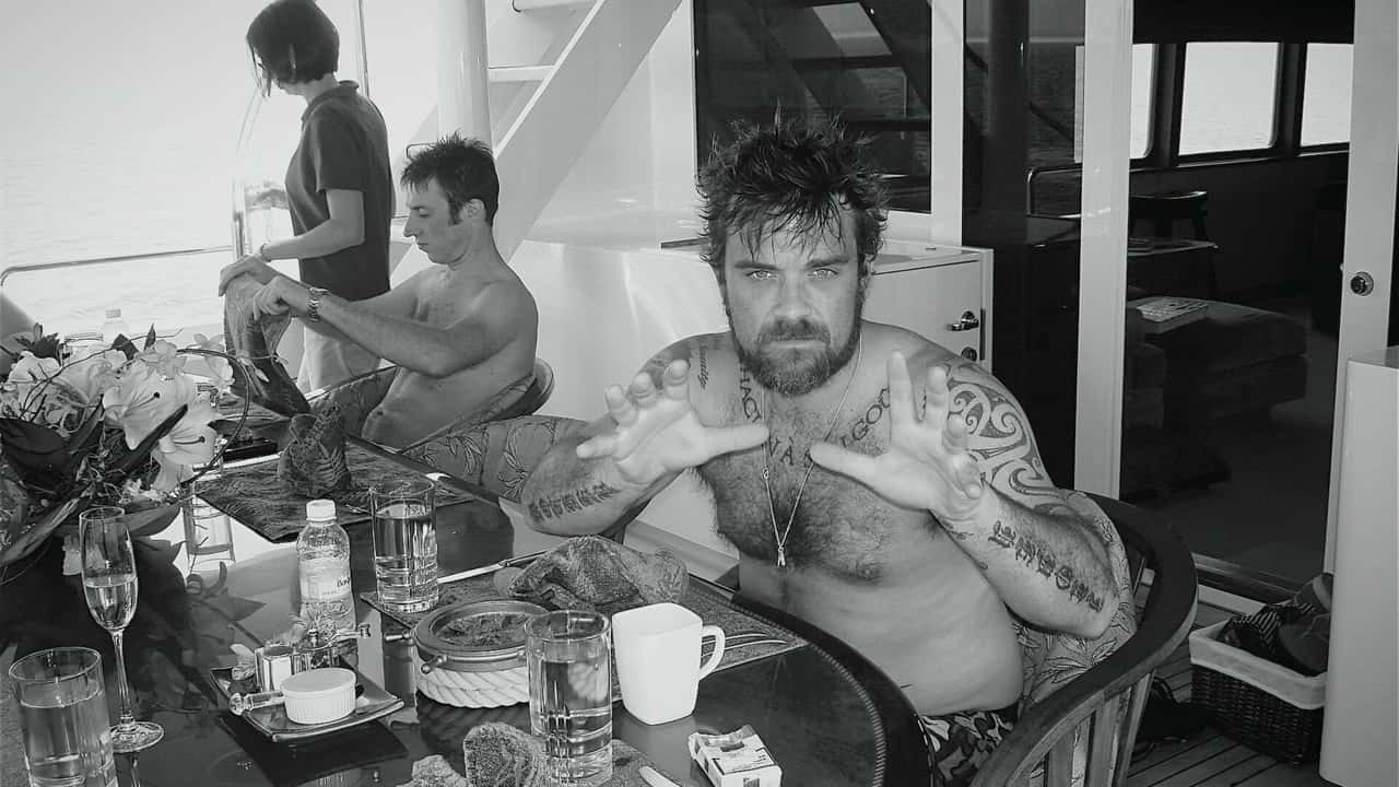 Robbie Williams 1. Sezon 4. Bölüm kapak